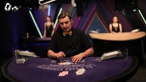 Antarmuka agensgp yang ditampilkan di layar iPhone dengan meja live dealer blackjack dan menu navigasi yang responsif